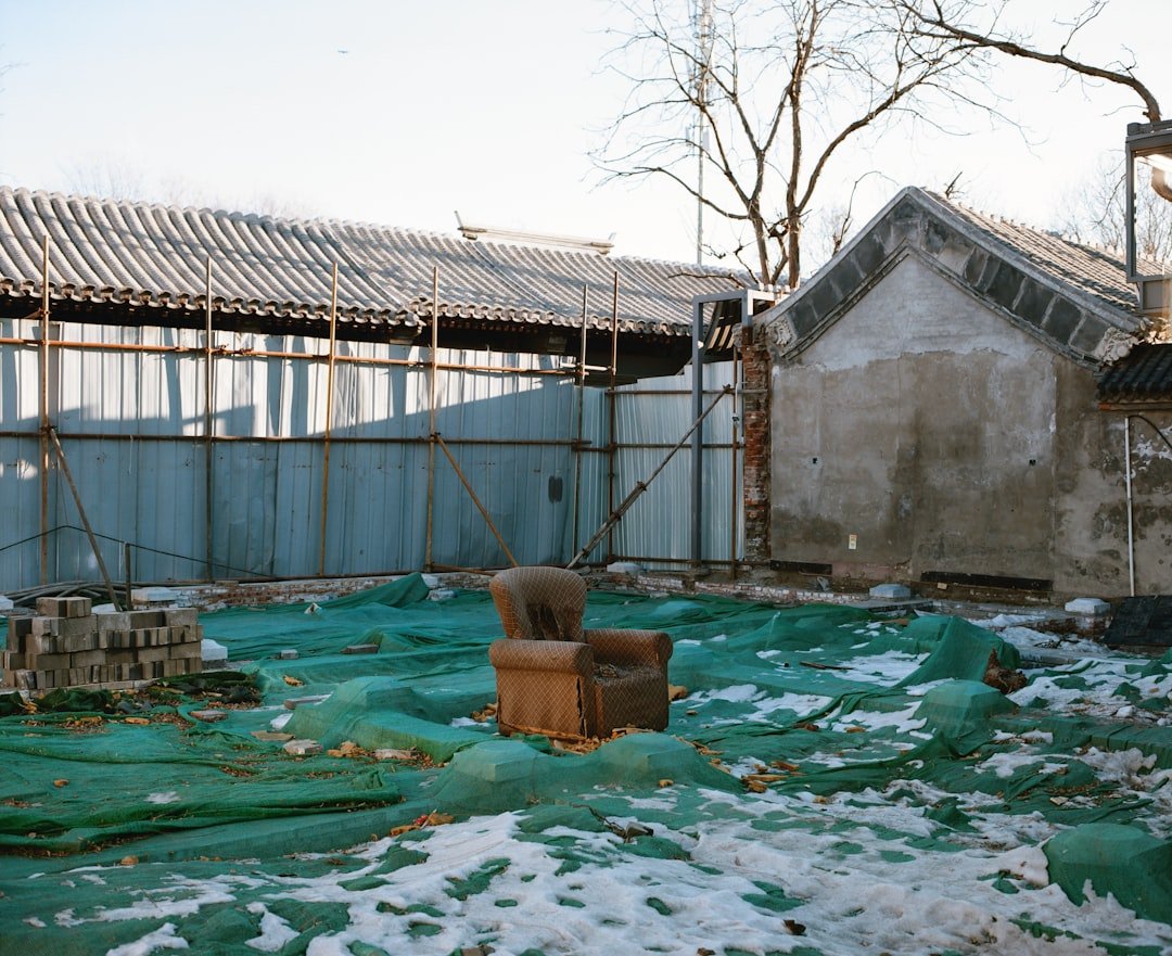 rénovation de bâtiments scolaires : améliorez la sécurité, le confort et l'efficacité énergétique de vos établissements éducatifs avec des solutions modernes et durables.