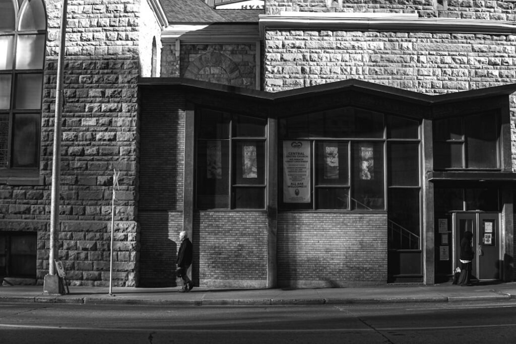 découvrez le concept de venture building, une stratégie innovante pour créer et développer des startups grâce à des ressources partagées et un accompagnement expert.