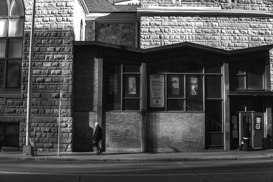 découvrez le concept de venture building, une stratégie innovante pour créer et développer des startups grâce à des ressources partagées et un accompagnement expert.