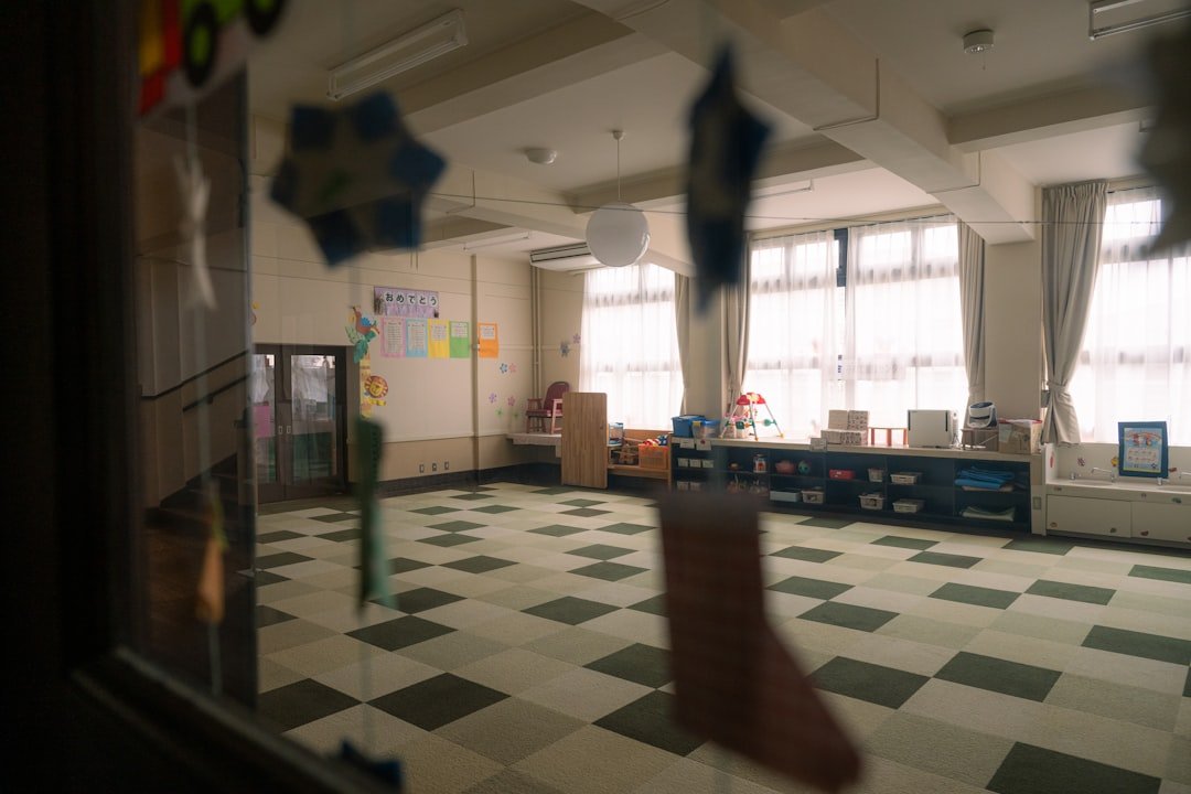 analyse approfondie des attaques en milieu scolaire : causes, conséquences et mesures de prévention pour assurer la sécurité des élèves et du personnel éducatif.